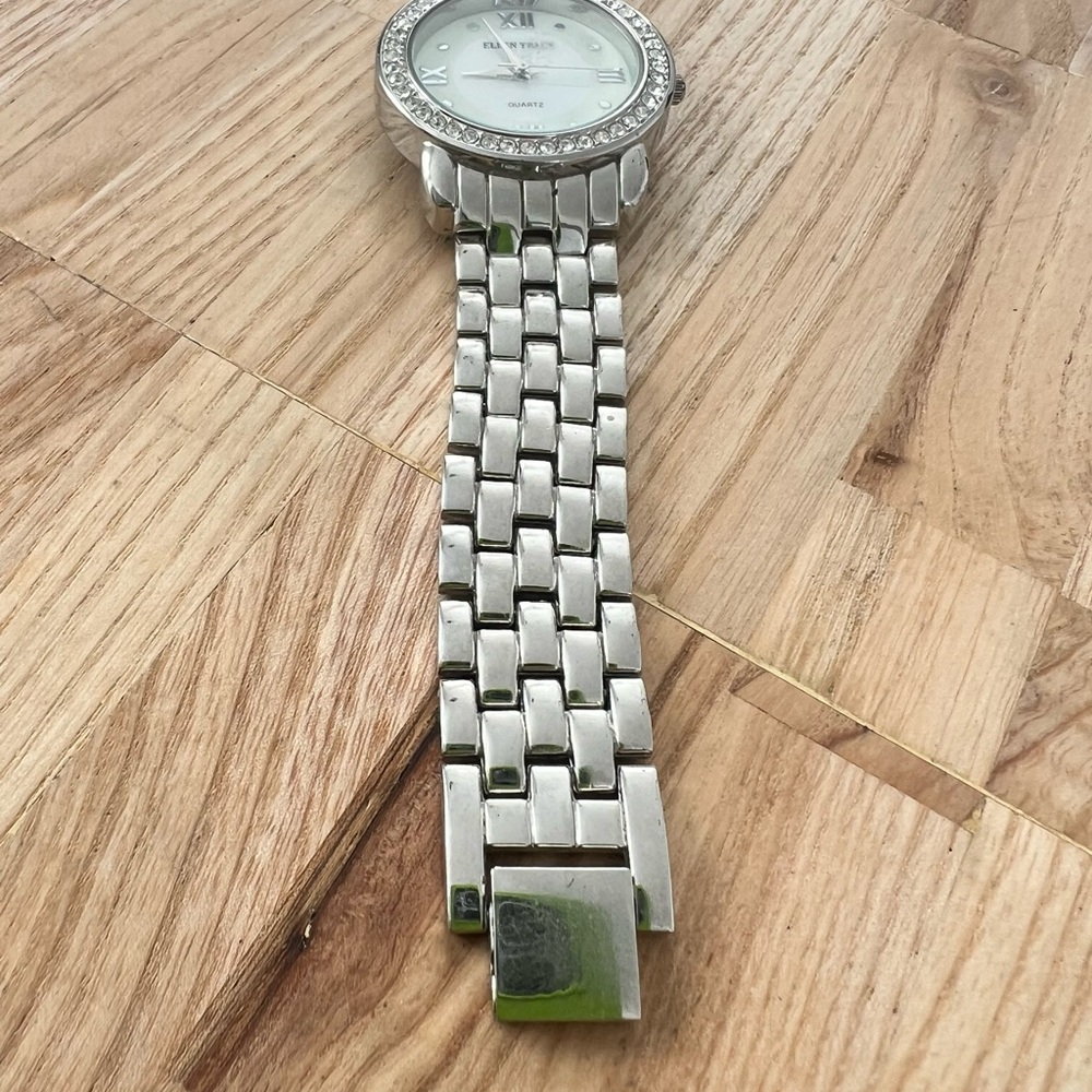 Ellen Tracy ladies silver tone dress watch NEW BATTERY - Picture 4 of 12